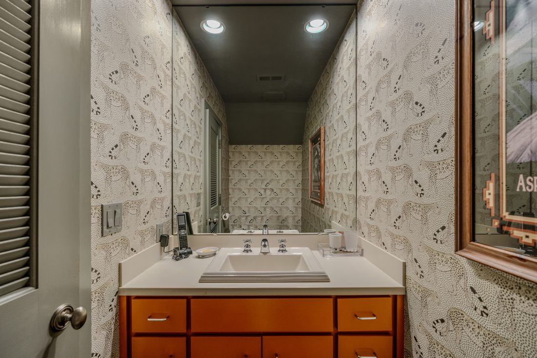 Carriage suite bath